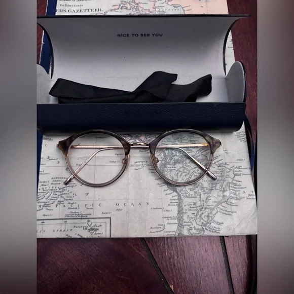 Warby Parker Round Tortoise Glasses - Picture 3 of 6